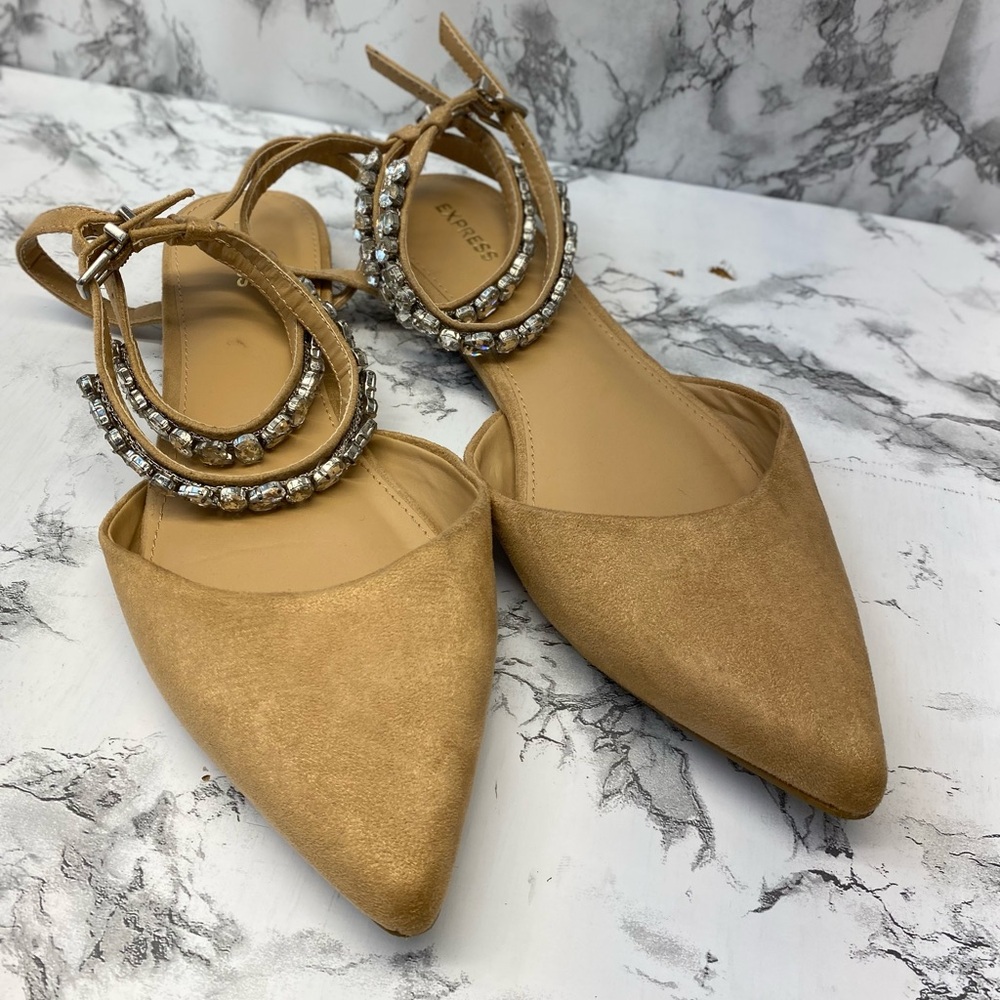 EXPRESS NUDE TAN POINTY TOE RHINESTONE ANKLE BUCKLE FLATS SIZE 10